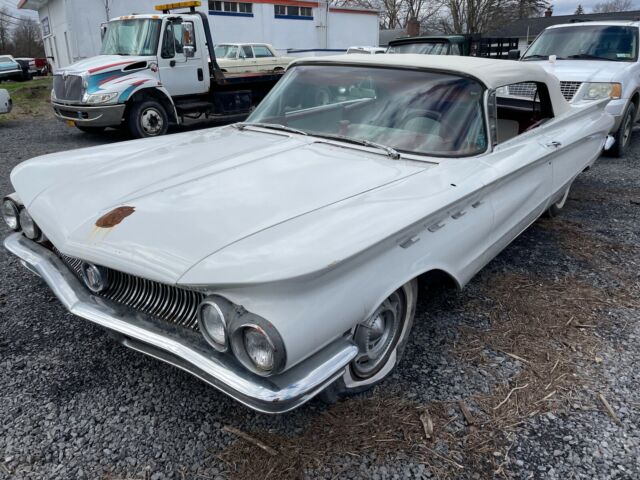 1960 Buick Electra 225 (White/BLACK AND BLUE)