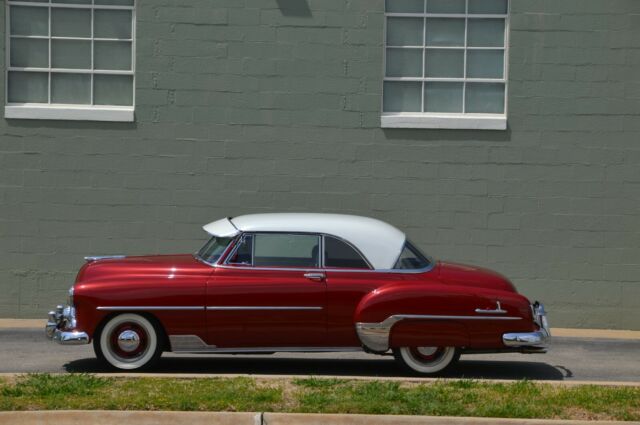 1952 Chevrolet Styleline Deluxe (Red/Red)