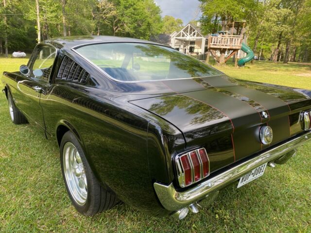 1966 Ford Mustang (Black/Black)