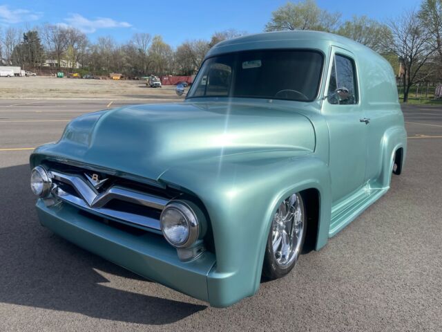 1955 Ford F100 Panel Wagon (Green/Red)