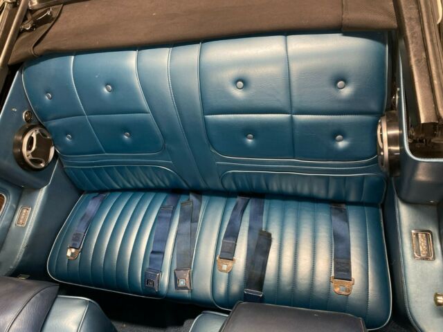 1970 Oldsmobile Cutlass (Blue/Blue)