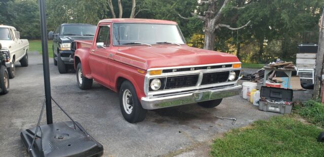1977 Ford F100 (Red/Black)