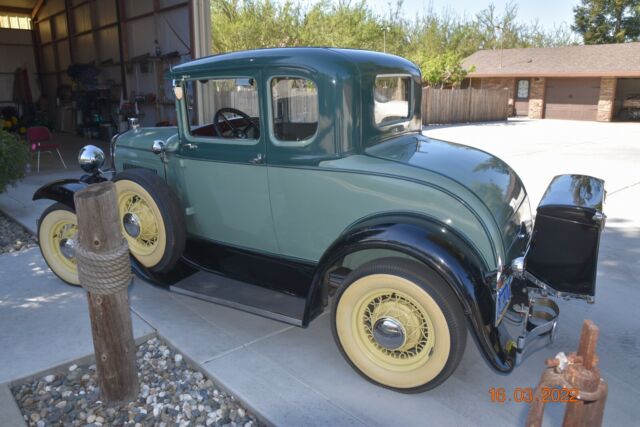 1931 Ford Model A (Green/Tan)