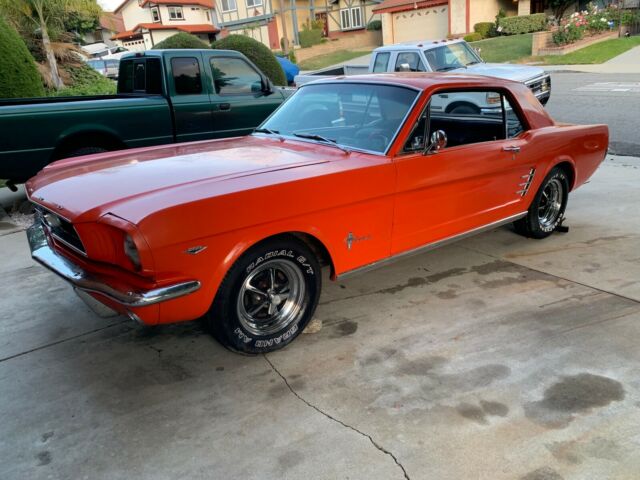1965 Ford Mustang (Red/Gray)