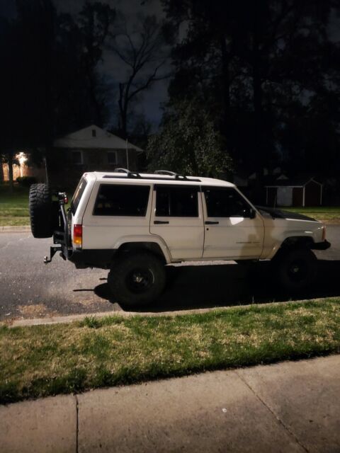 1999 Jeep Cherokee (White/Black)