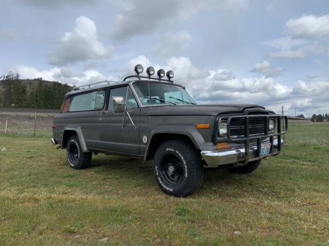 1980 Jeep Cherokee (Grey/Black)
