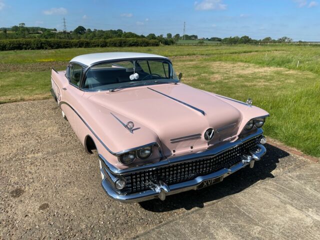 1958 Buick Riviera (Grey/Red)