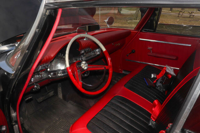1962 Chrysler 300 Series (Black/Red)