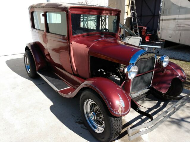 1929 Ford Tudor (Red/Green)