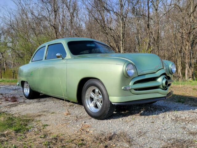 1949 Ford Coupe (Green/Tan)