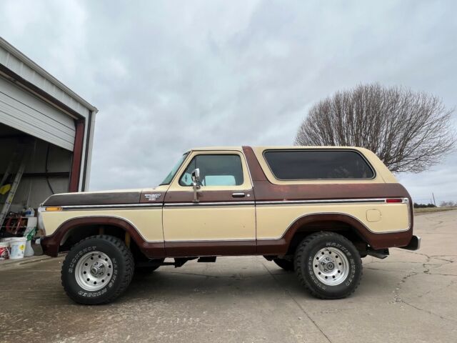 1979 Ford Bronco (Brown/Black)