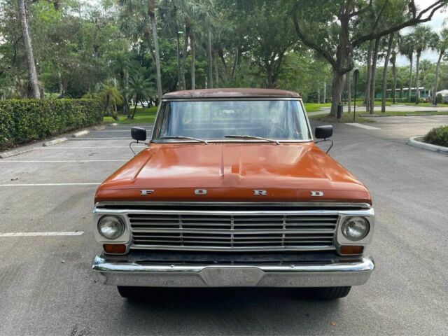 1969 Ford F-250 (Red/Tan)