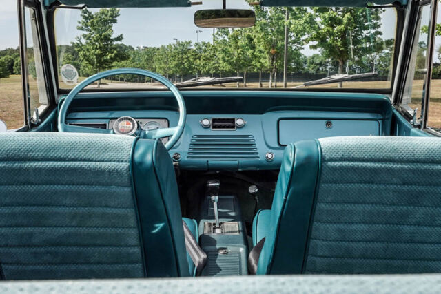 1967 Jeep Jeepster (Empire Blue/Teal)