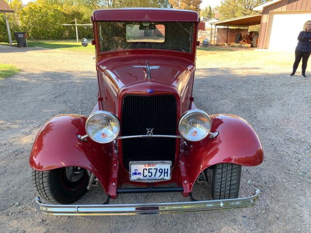1932 Ford Pickup (Red/Black)