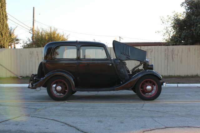 1936 Ford Model Y (Red/Black)