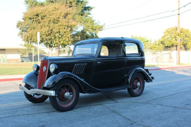 1936 Ford Model Y (Red/Black)