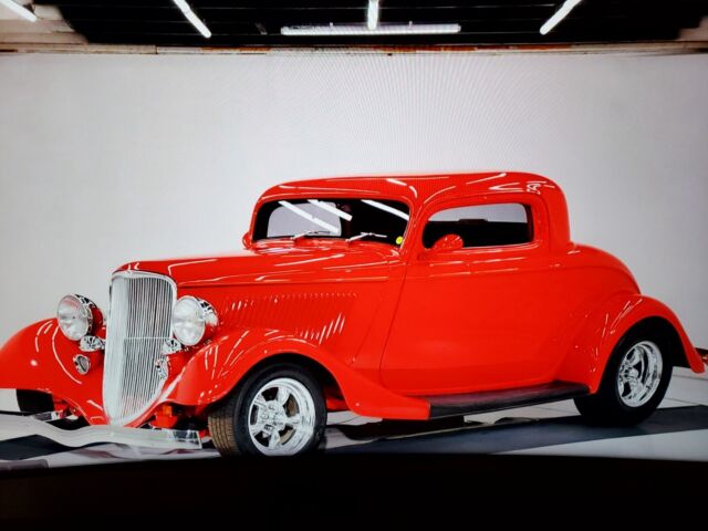 1933 Ford 40 Deluxe (Red/Red/black)