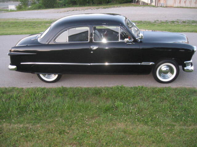 1950 Ford Custom (Black/Black)