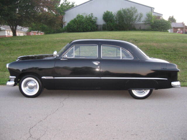 1950 Ford Custom (Black/Black)