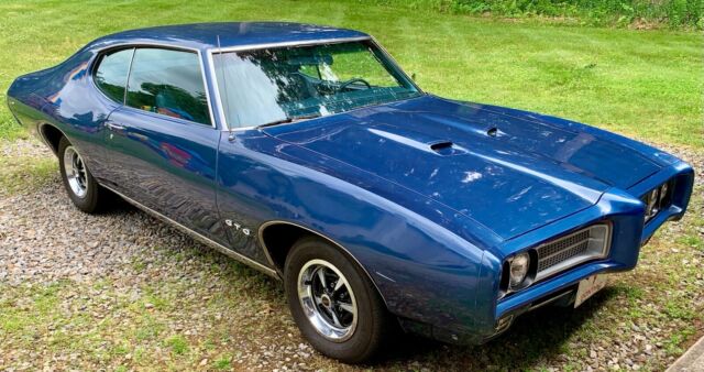 1969 Pontiac GTO (Blue/Black)