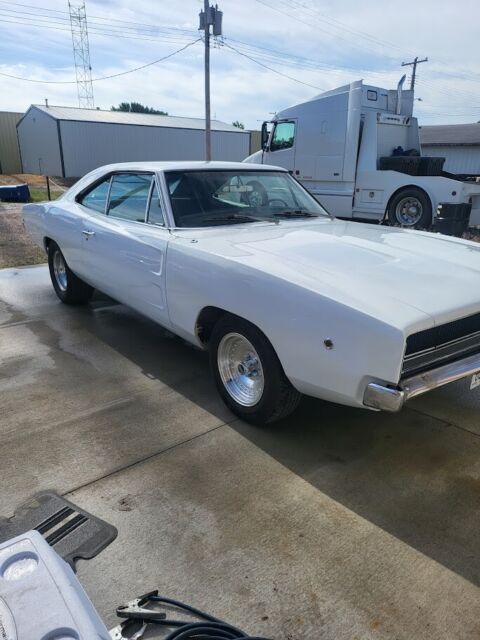 1968 Dodge Charger (White/Gray)