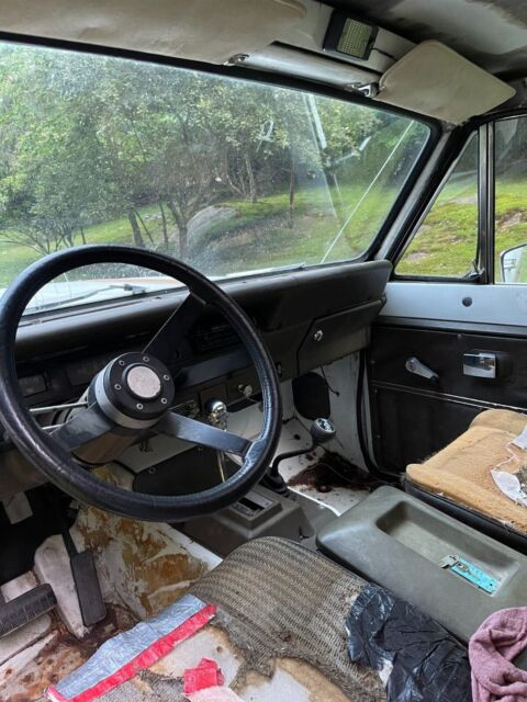 1976 International Harvester Scout (White/Brown)