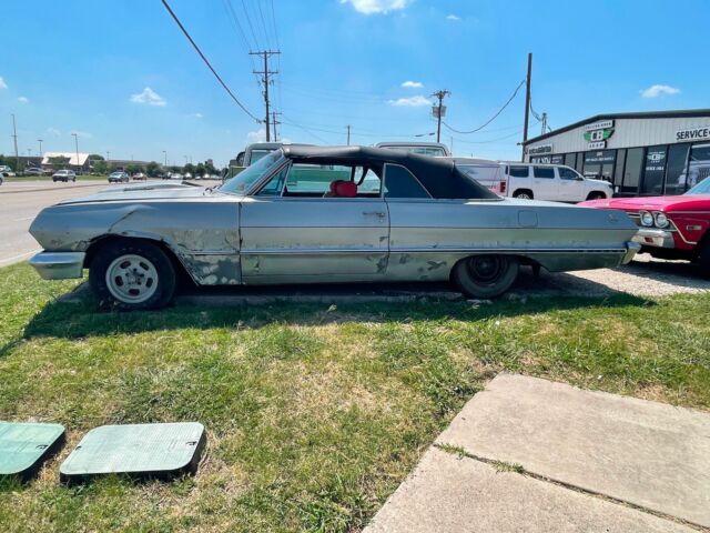 1963 Chevrolet Impala (Silver/Red)