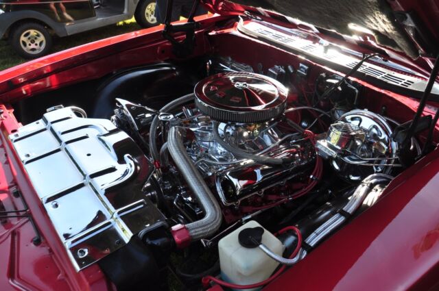 1972 Oldsmobile Cutlass (MAGNETIC RED/White)