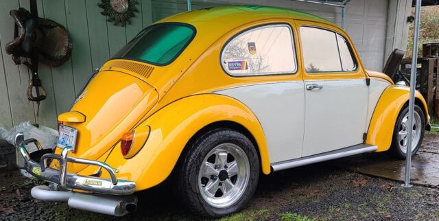 1967 Volkswagen Beetle - Classic (Yellow/White)