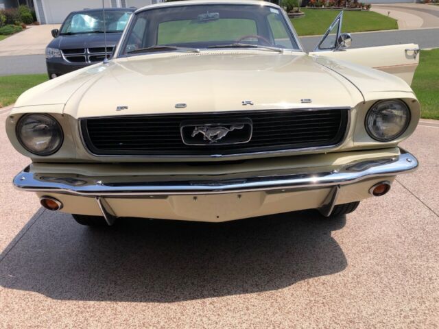 1966 Ford Mustang (Yellow/Red)