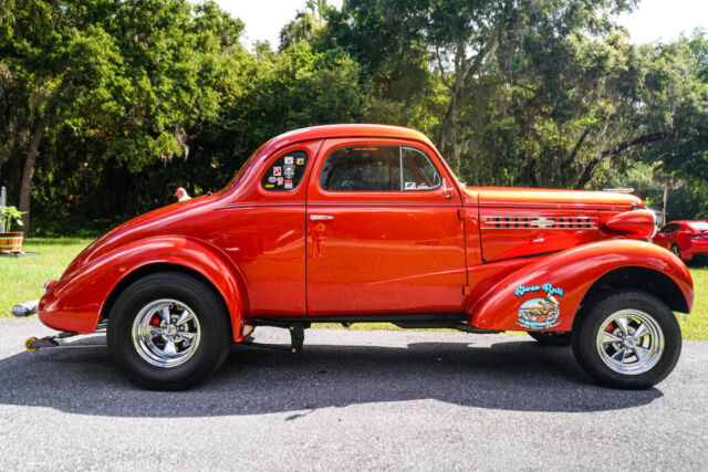 1938 Chevrolet Coupe (Orange/Tan)