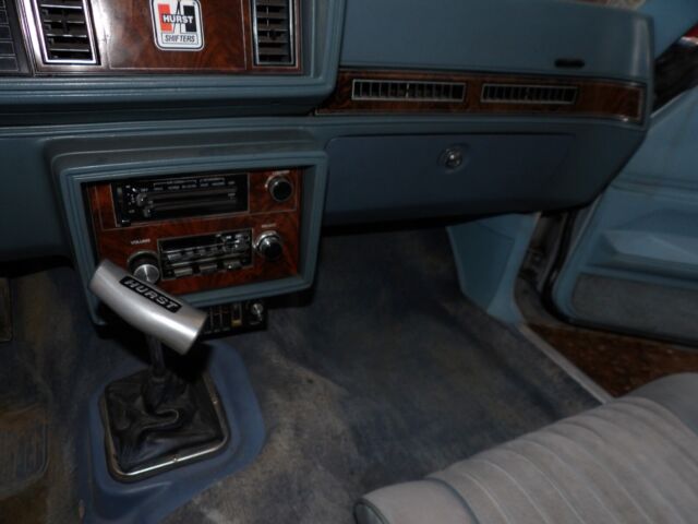 1978 Oldsmobile Cutlass (WIMBLEDON WHITE/IVY GOLD)