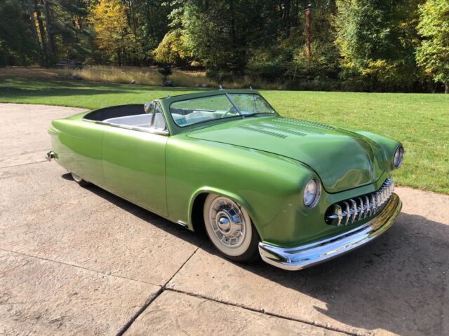 1951 Ford Custom (Green/Blue)