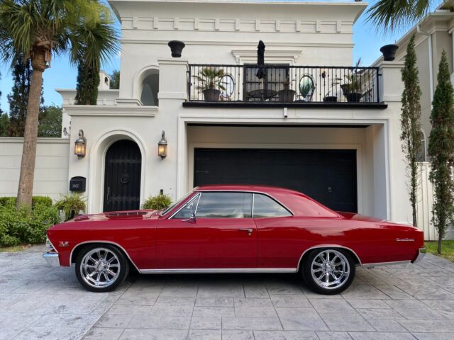 1966 Chevrolet Chevelle (Red/White)