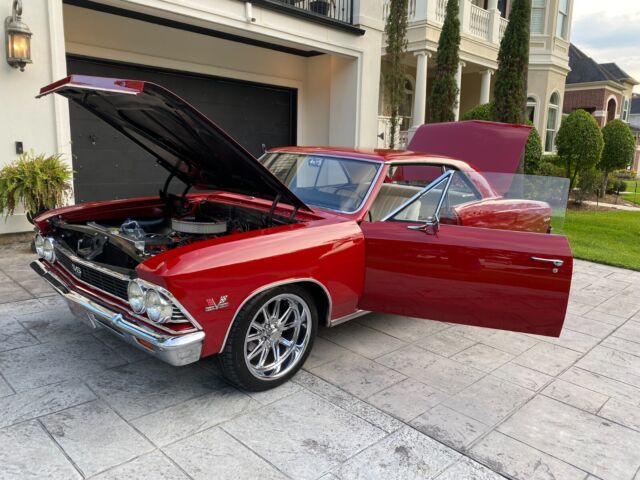 1966 Chevrolet Chevelle (Red/White)