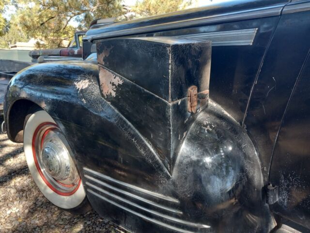 1941 Packard 120 (Black/beige)