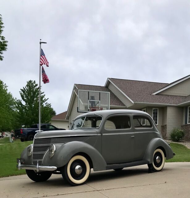 1938 Ford Coupe (Grey/Black)