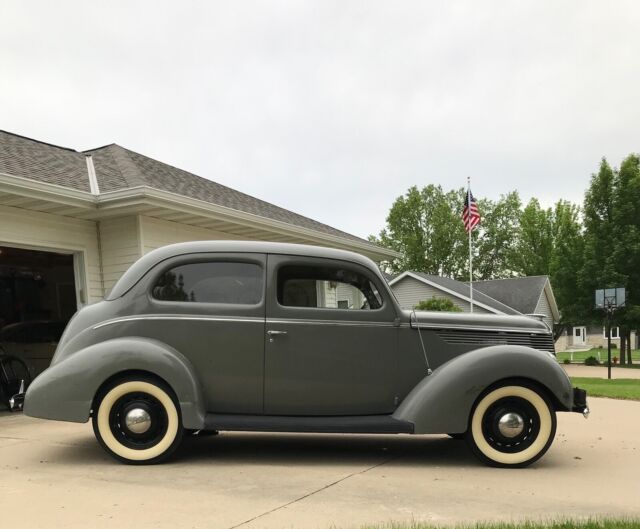 1938 Ford Coupe (Grey/Black)