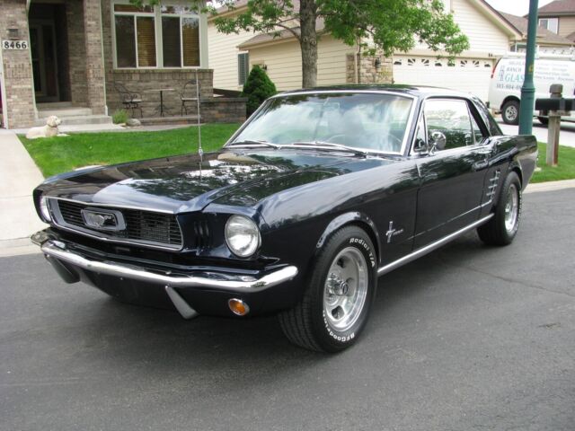 1966 Ford Mustang (Blue/Black)