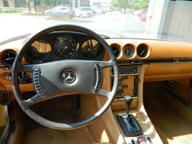 1973 Mercedes-Benz 400-Series (Gold/Brown)