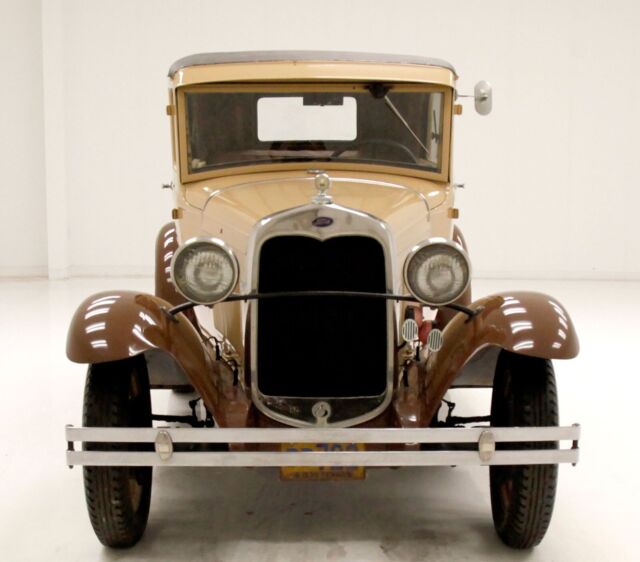 1930 Ford Model A (Tan/Black)