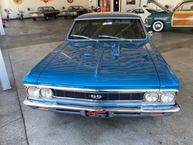 1966 Chevrolet Chevelle (Blue/Red)