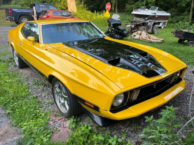 1973 Ford Mustang (Yellow/Black)