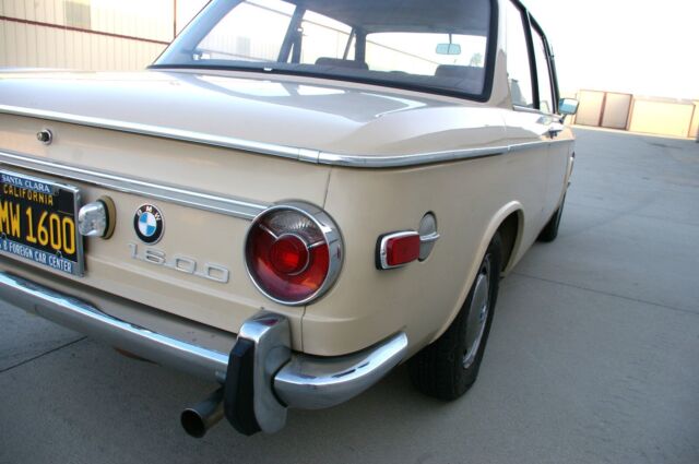 1969 BMW 1600-2 (Red/Gray)