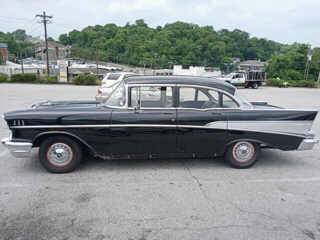 1957 Chevrolet Bel Air (Black/Black)