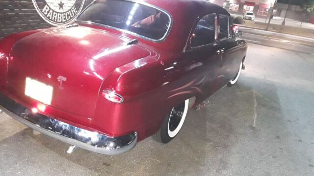 1950 Ford Deluxe (Red/Gray)