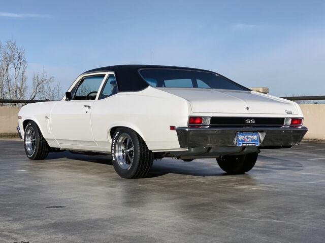 1969 Chevrolet Nova (Dover White/Black)