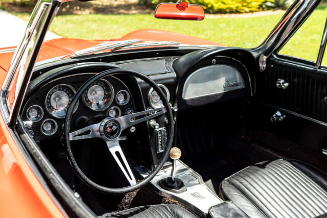 1963 Chevrolet Corvette (Red/Black)