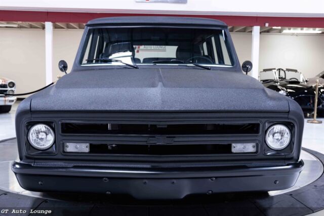 1968 Chevrolet Suburban (Black/Black)