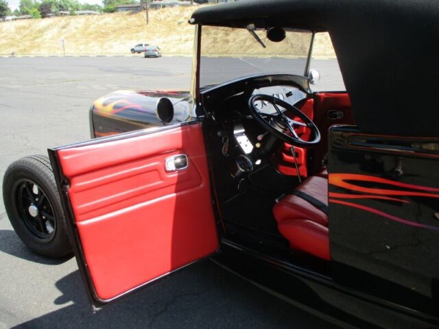 1928 Ford Model A (Black/Black and Red)